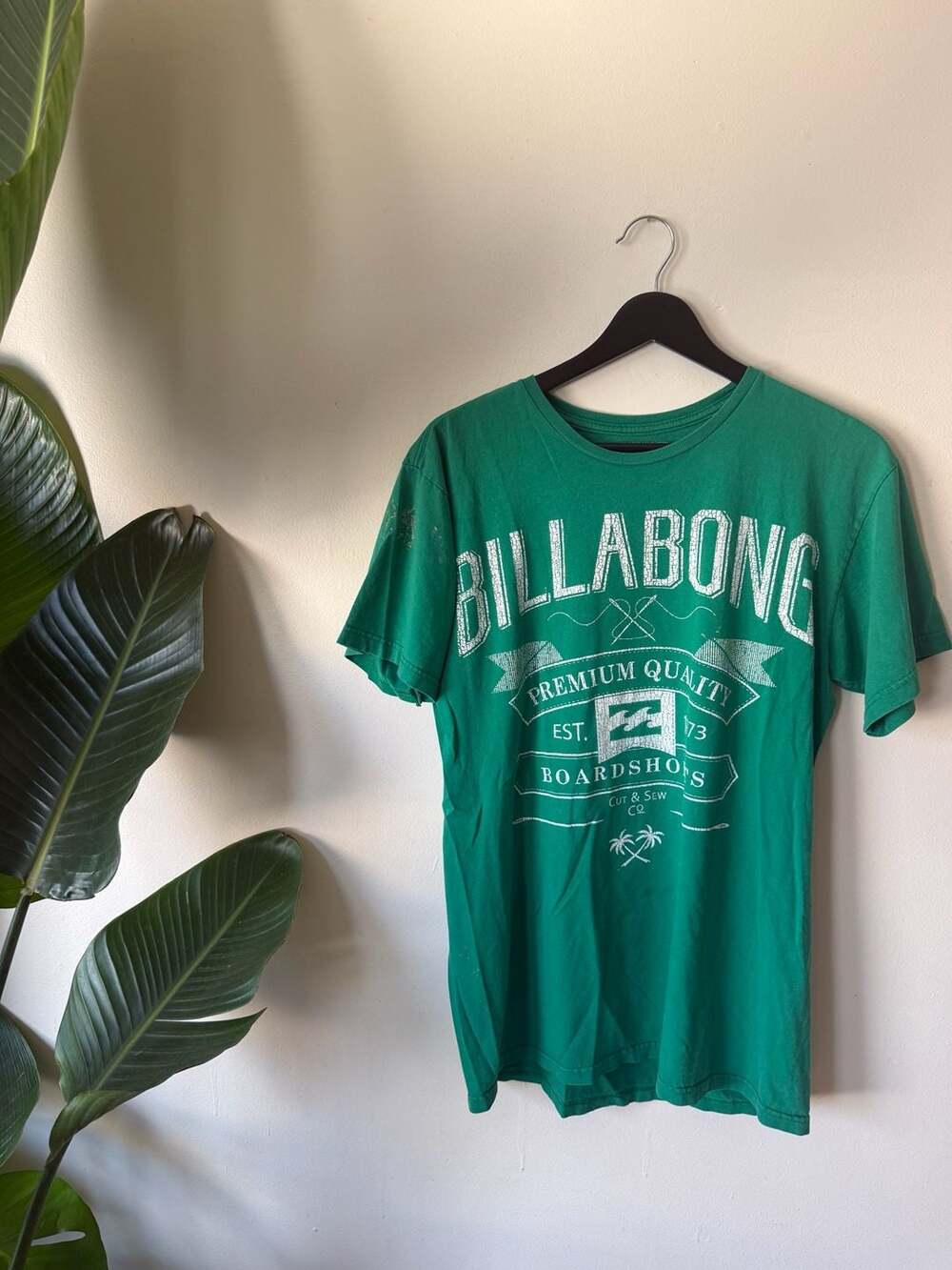 Billabong Graphic T-Shirt Size Medium Green Organic Cotton